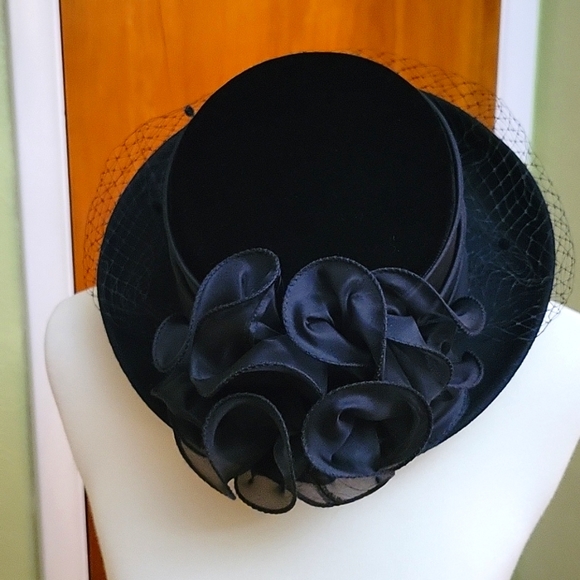 Sonni Accessories - Vintage wool black hat